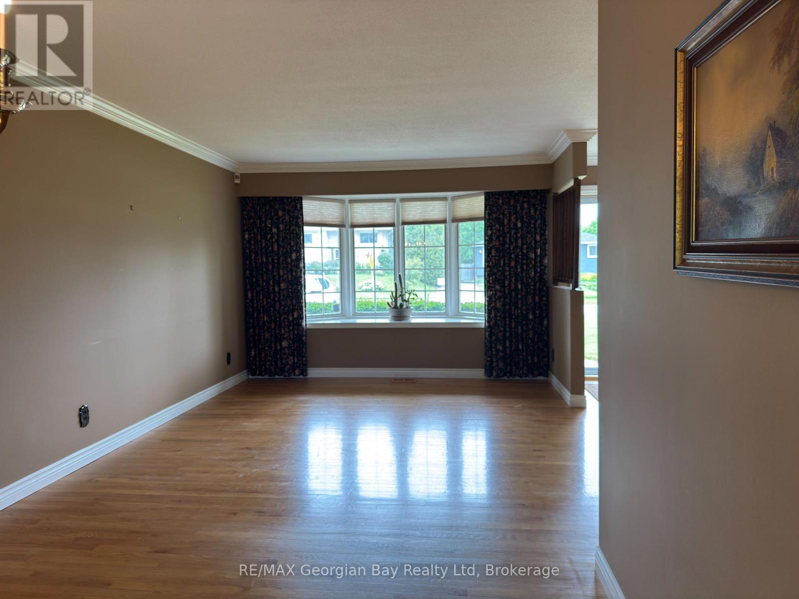 Photo 7 of 657 Manly Street, Midland ON