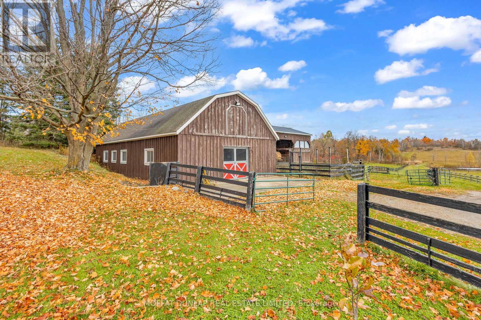 Photo 5 of 11559 6th Line Nassagawaya, Milton ON