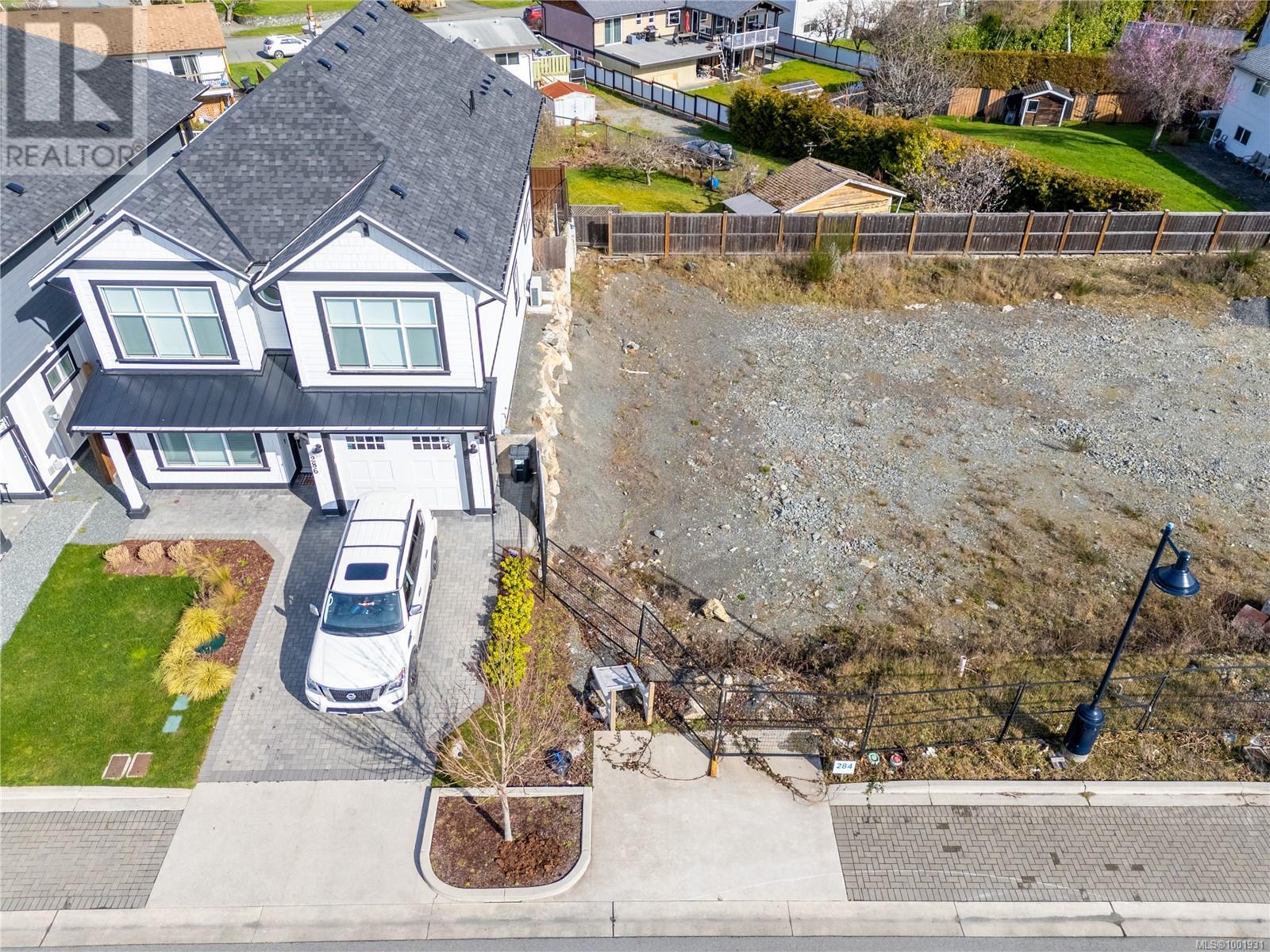 Photo 3 of 284 Seafield Rd, Colwood BC