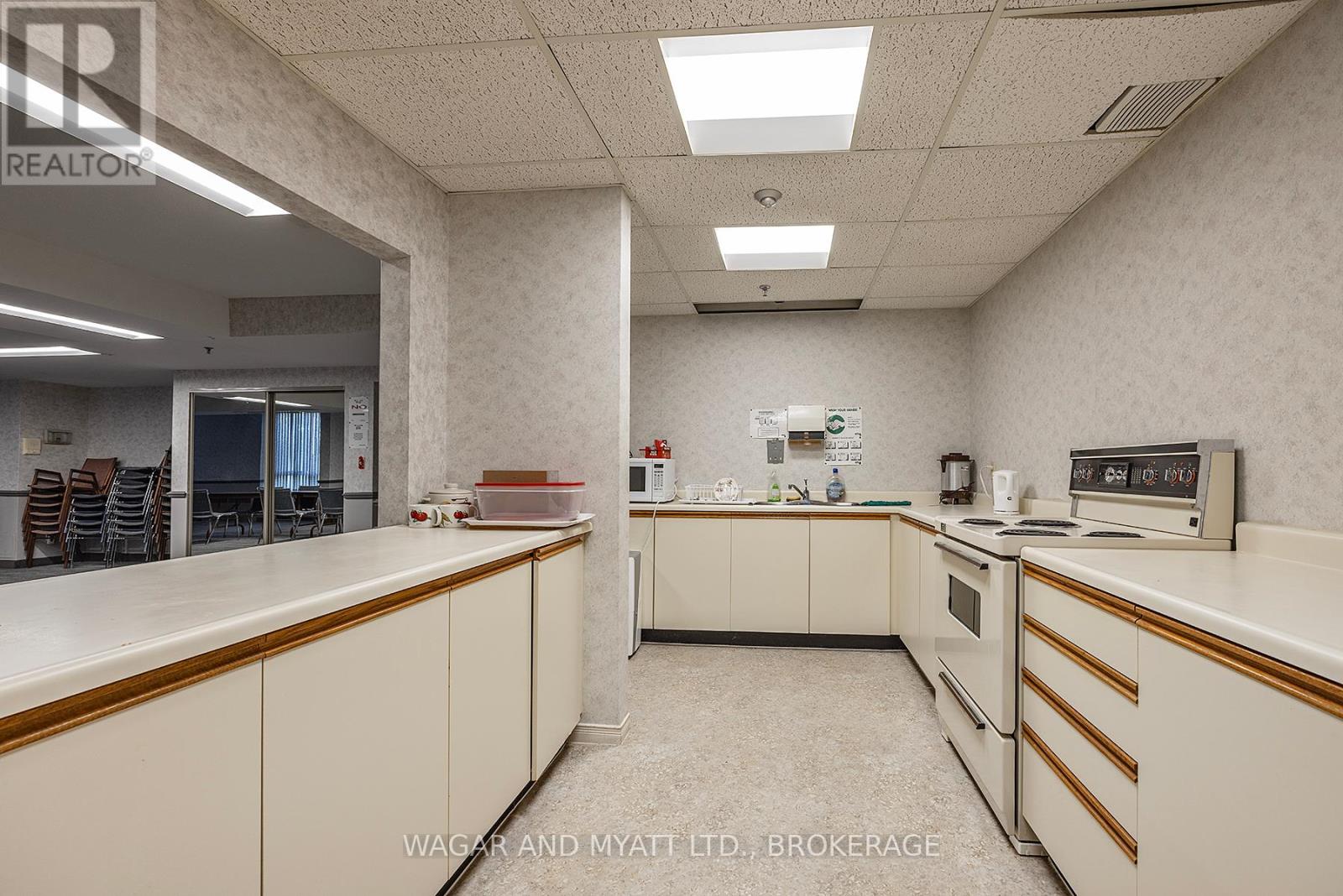 Photo 10 of 607 14 Greenview Drive, Kingston ON