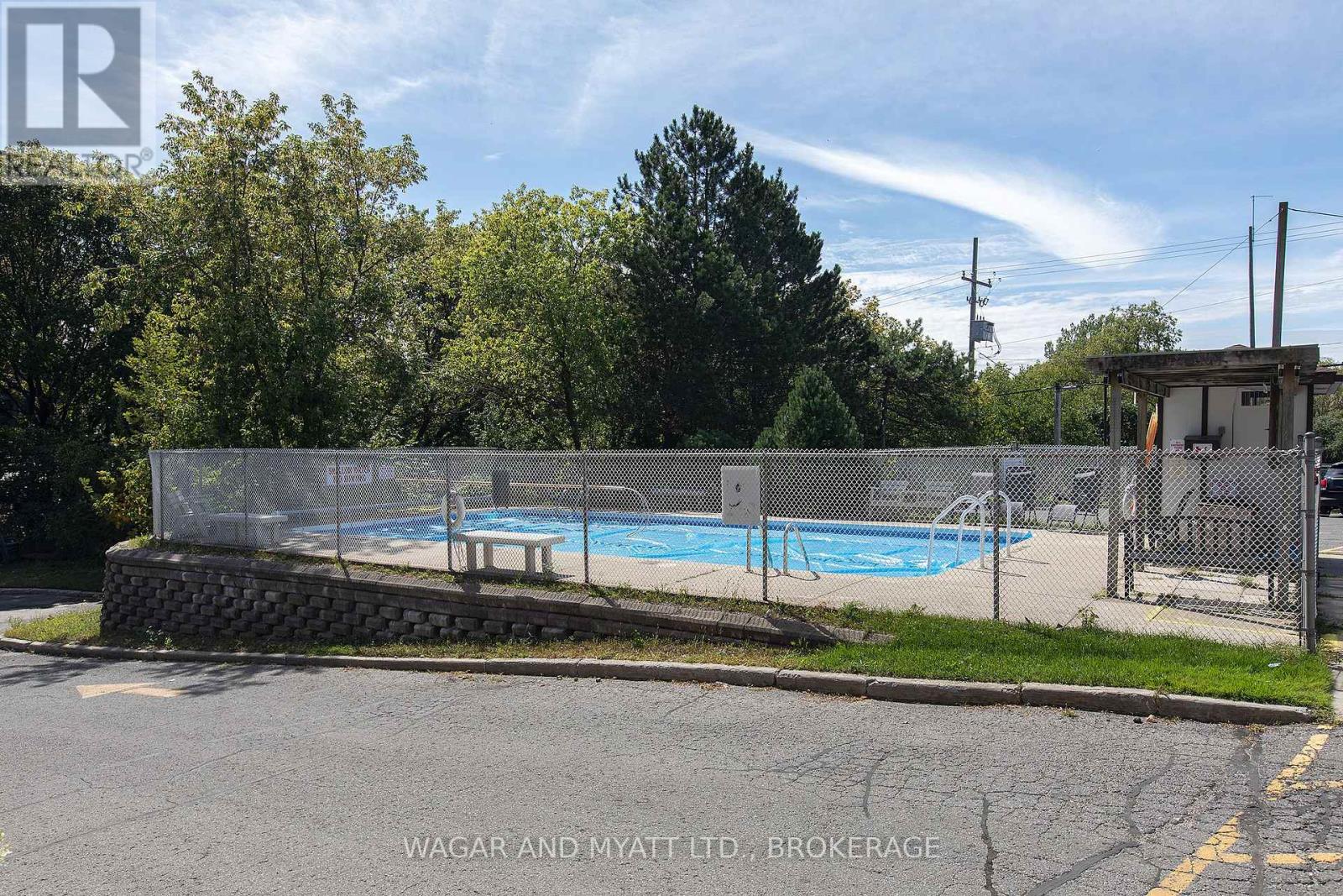 Photo 5 of 607 14 Greenview Drive, Kingston ON