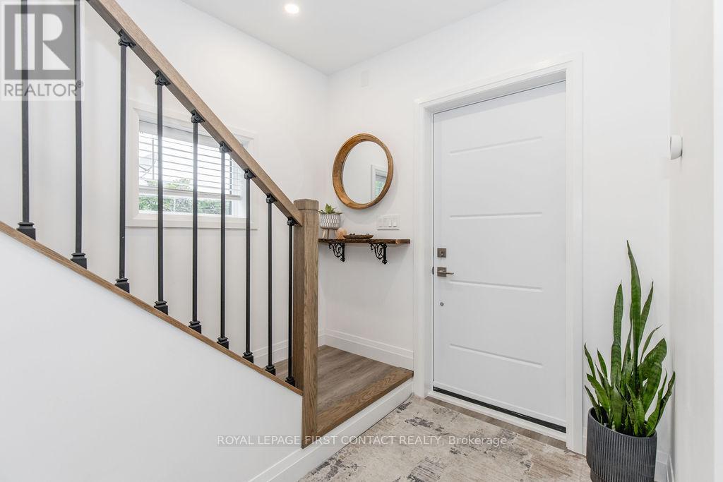 Photo 4 of 309 Gill Street, Orillia ON