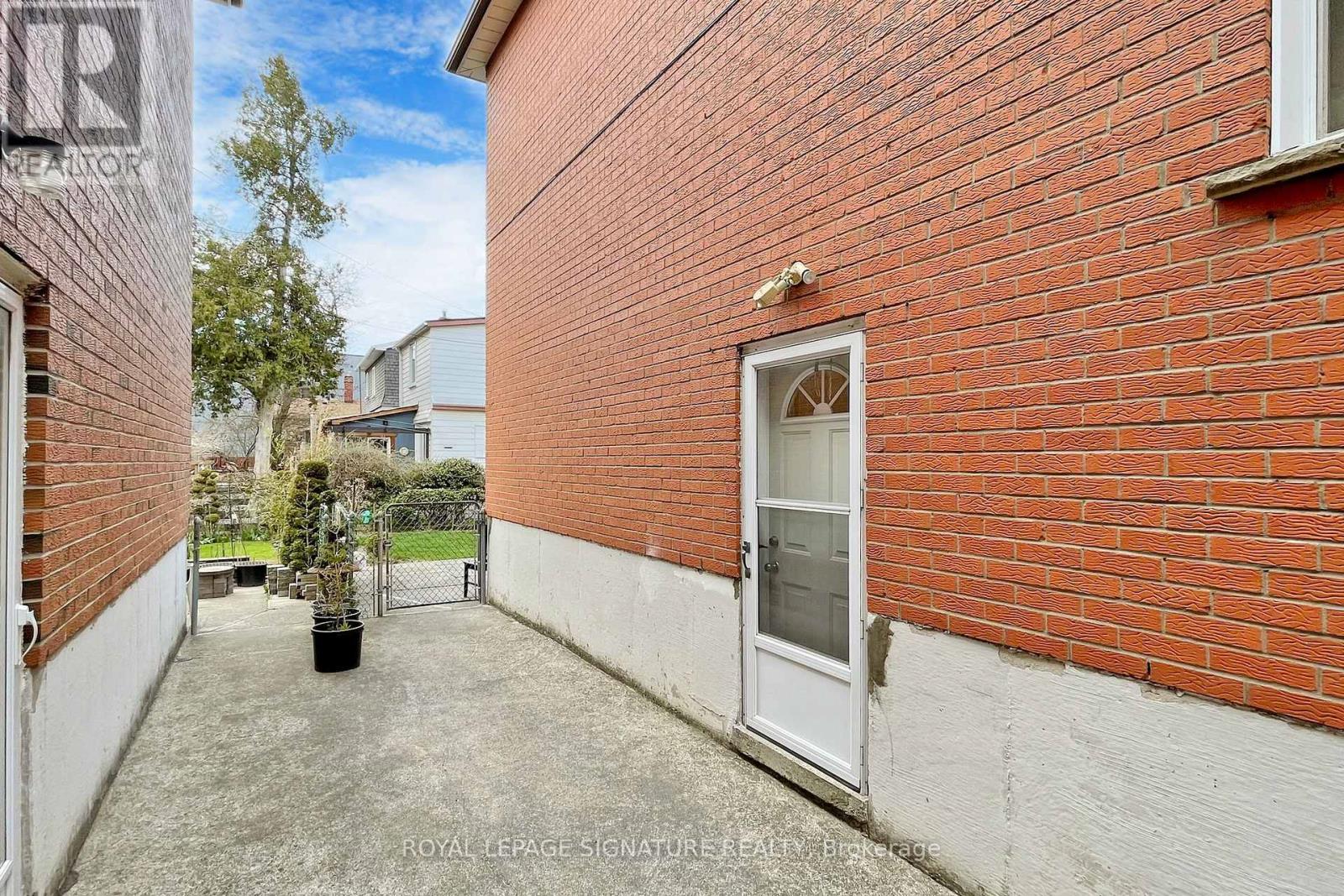Single Family House for Sale in  NEWPORT AVENUE Toronto (Oakridge) 