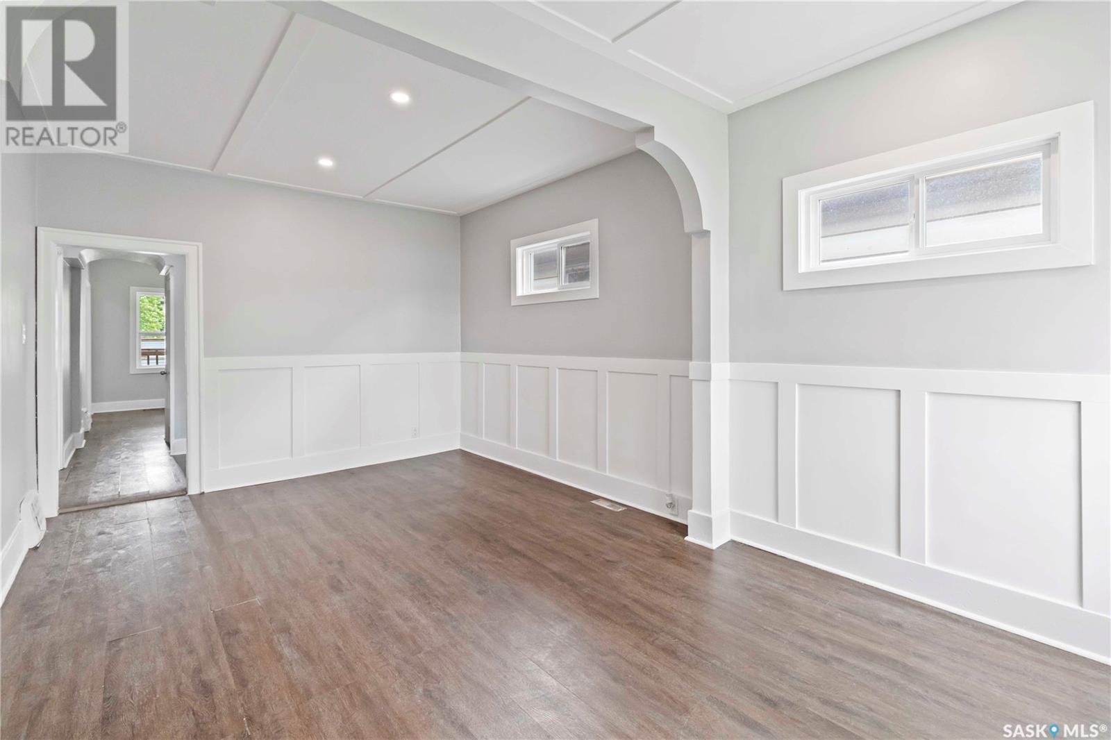 Photo 6 of 110 F Avenue S, Saskatoon SK