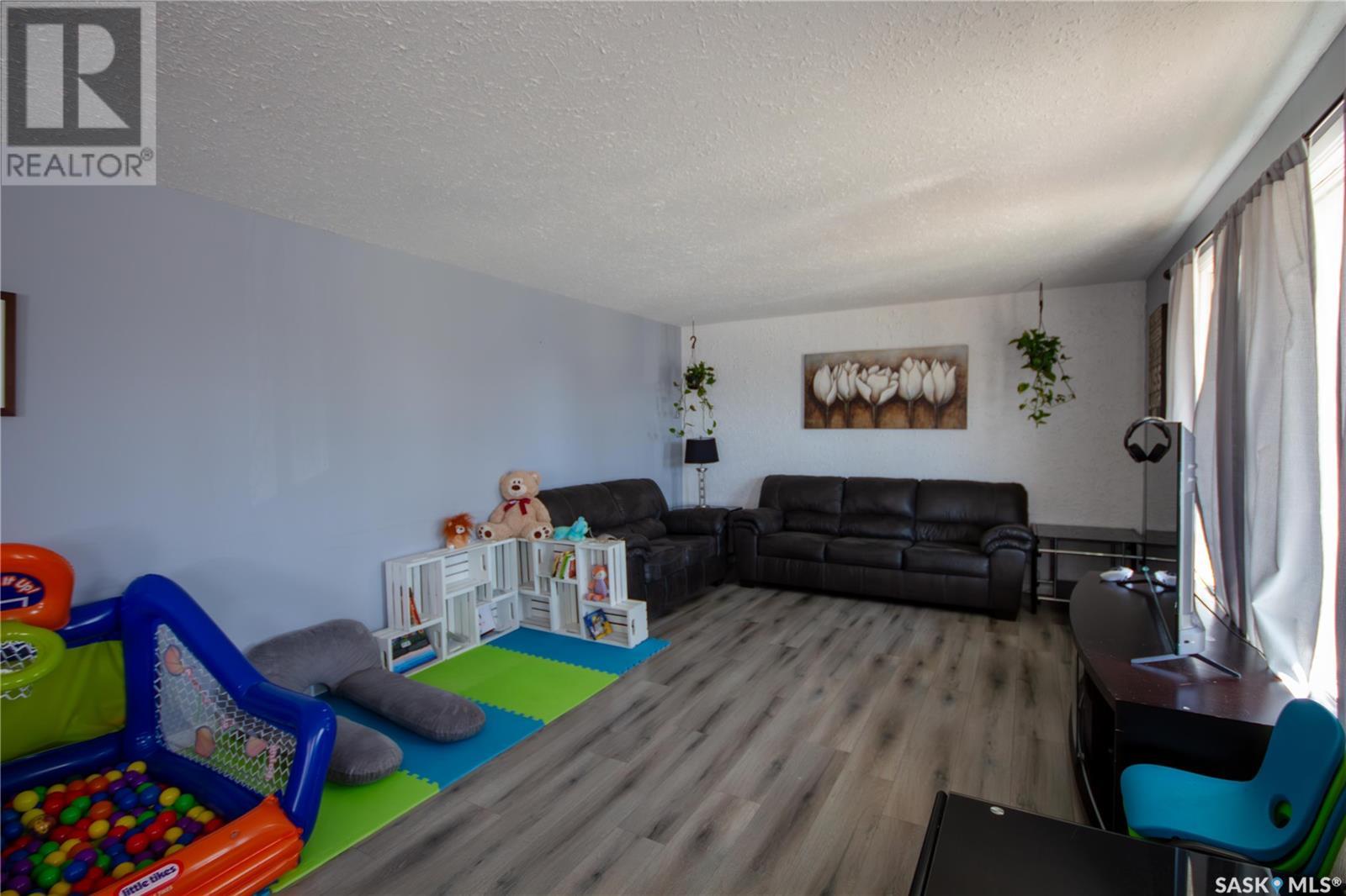 52 22nd STREET - Photo 4 of 20, Battleford, Saskatchewan