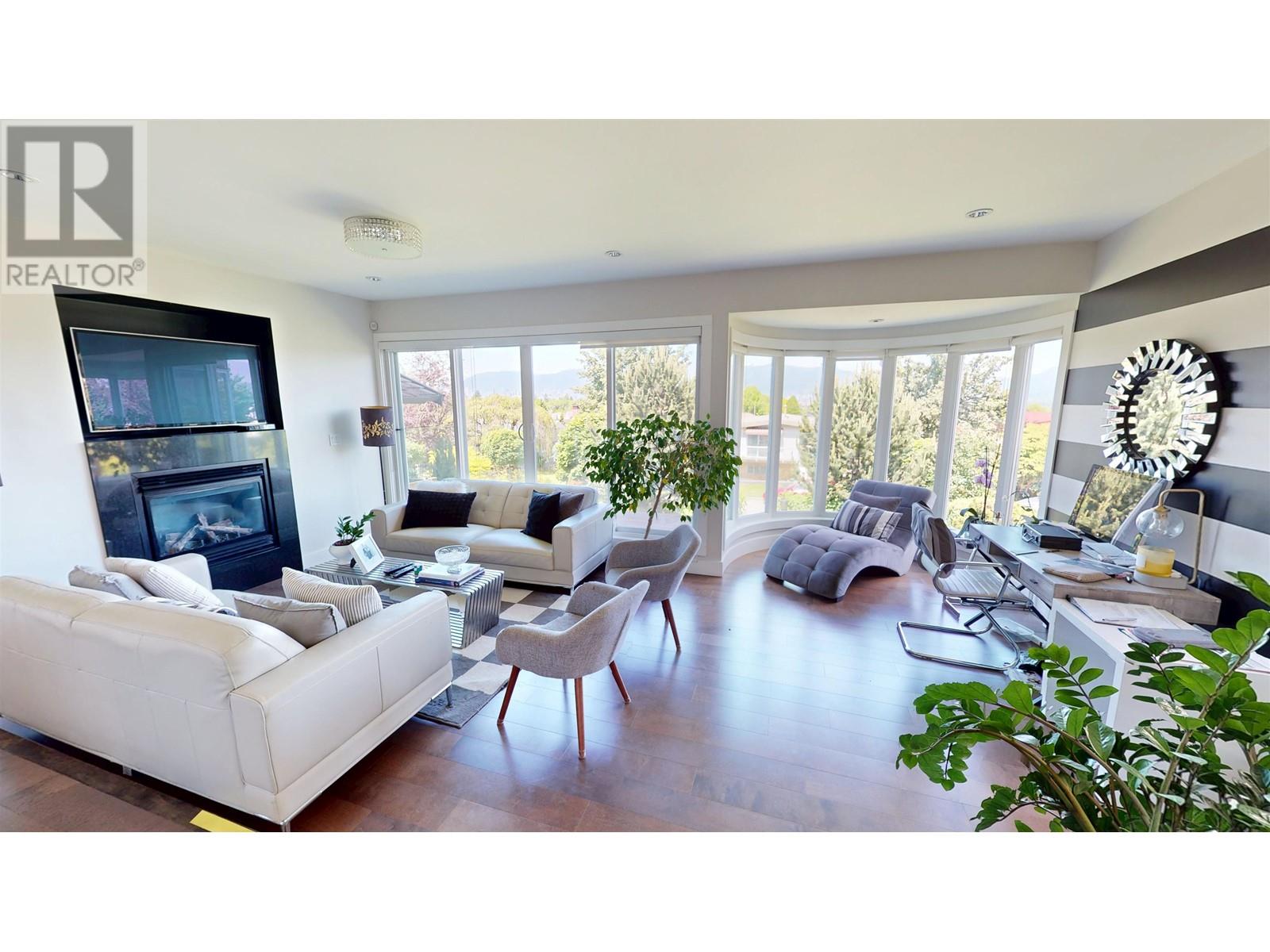 Photo 3 of 1370 E 35th Avenue, Vancouver BC