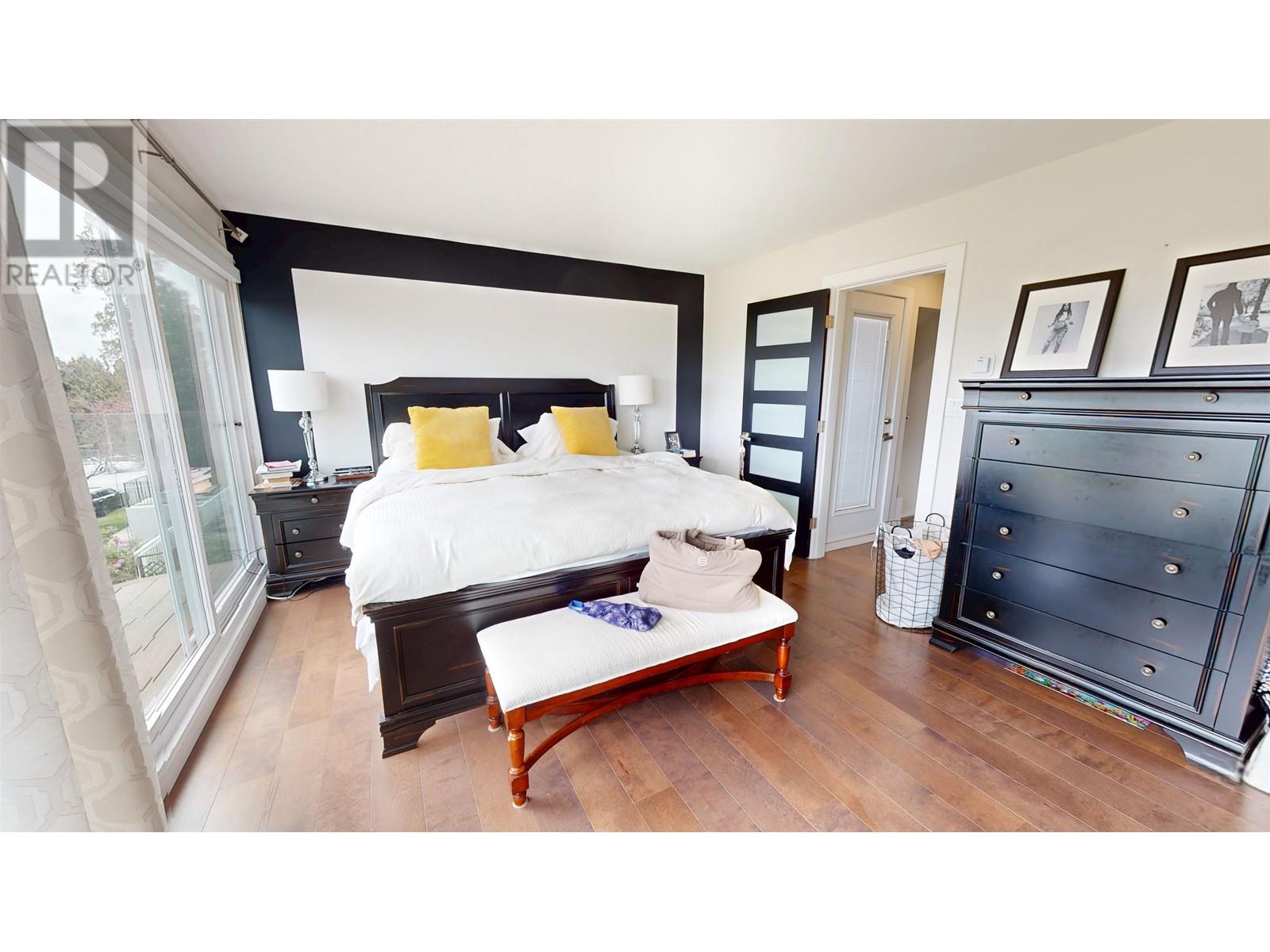 Photo 13 of 1370 E 35th Avenue, Vancouver BC
