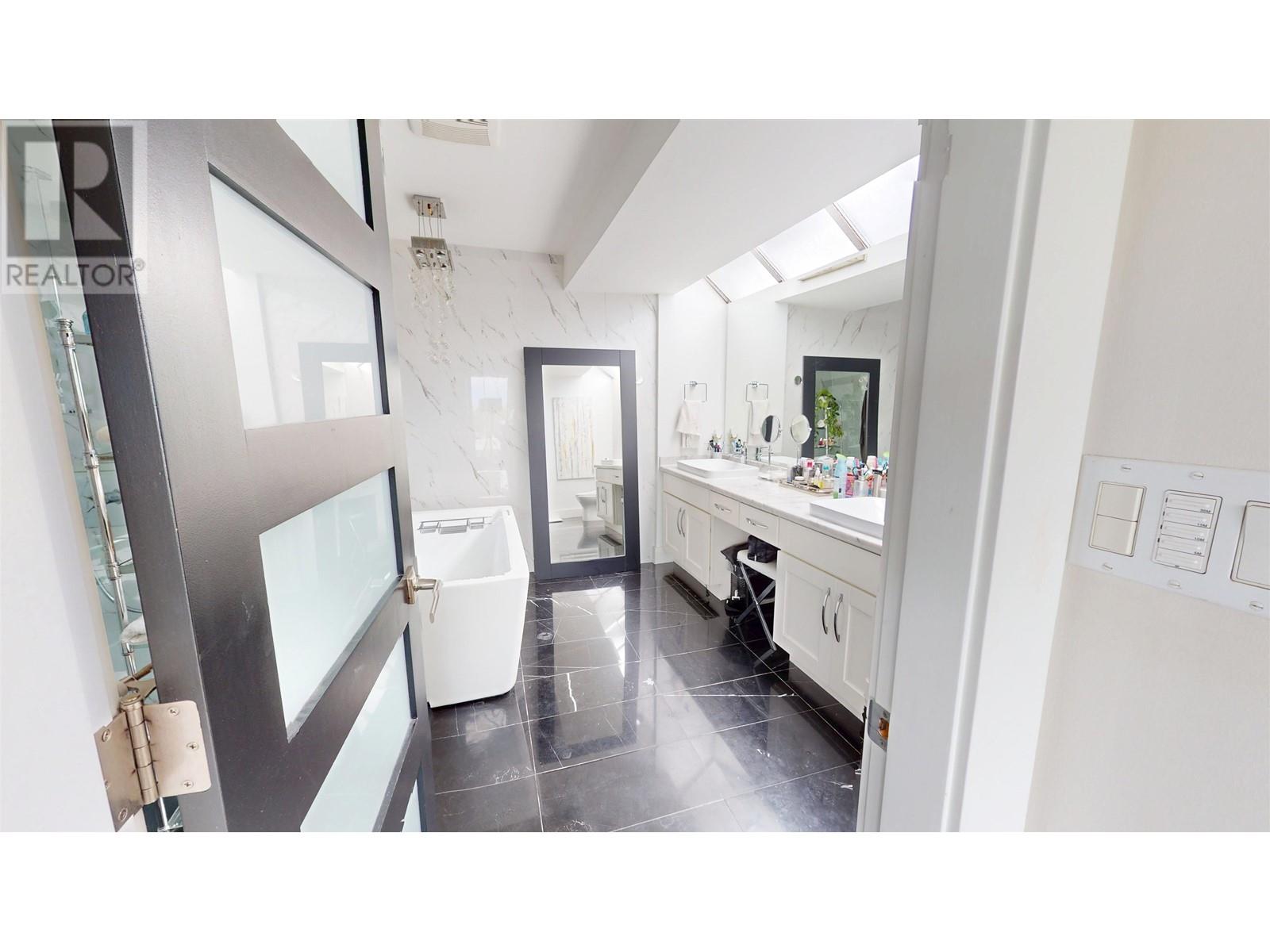 Photo 17 of 1370 E 35th Avenue, Vancouver BC