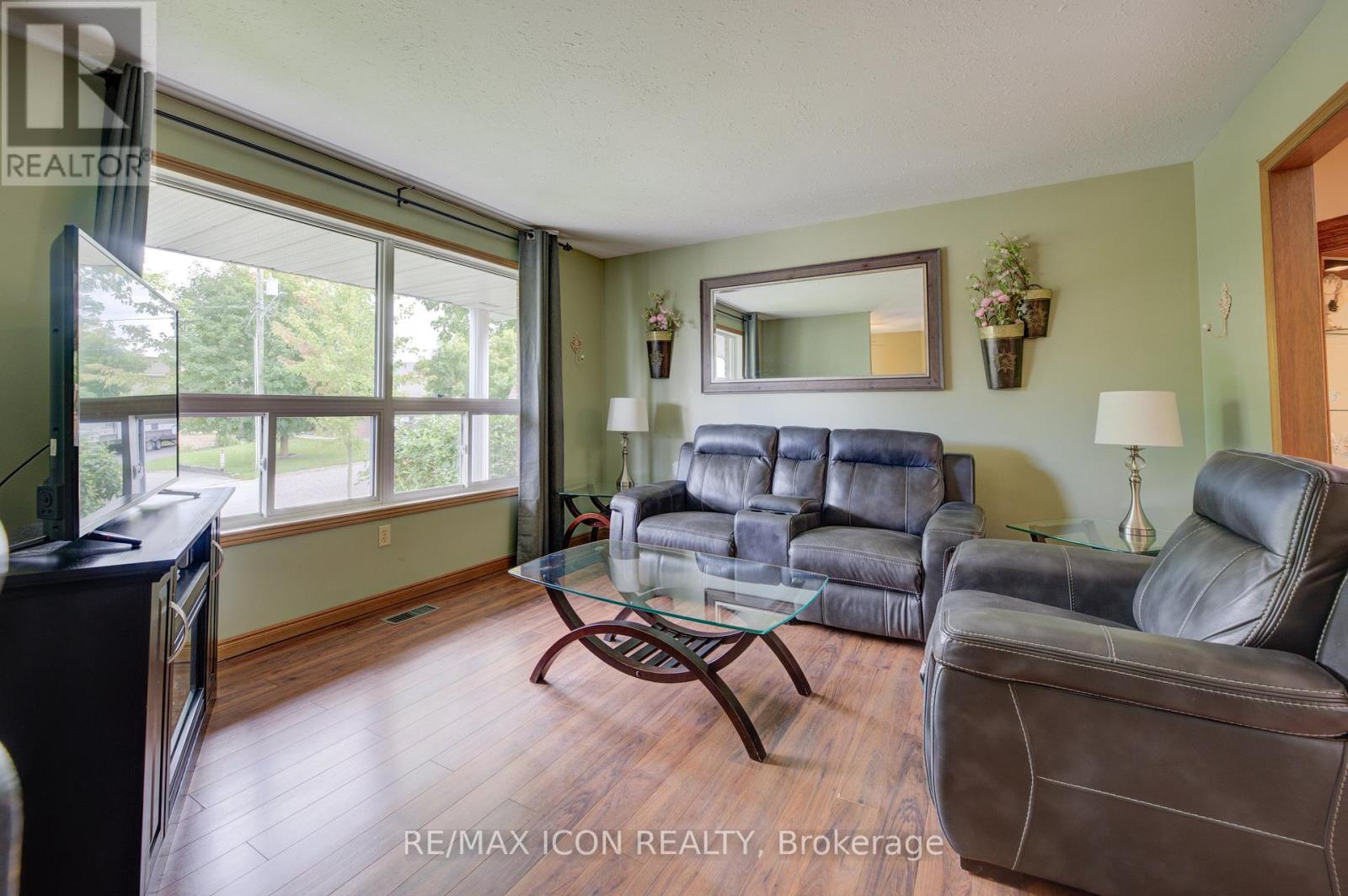 Photo 7 of 178 Melissa Crescent, Wellington North ON