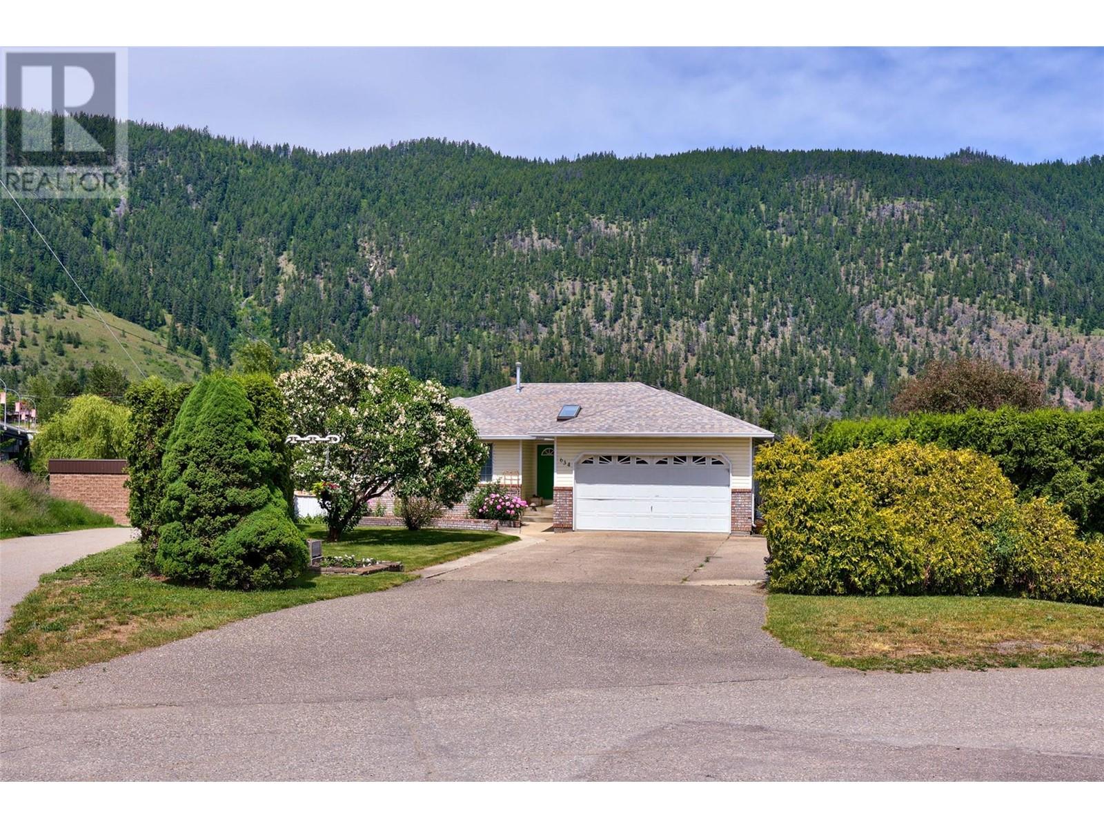 Photo 2 of 634 Hysop Place, Chase BC