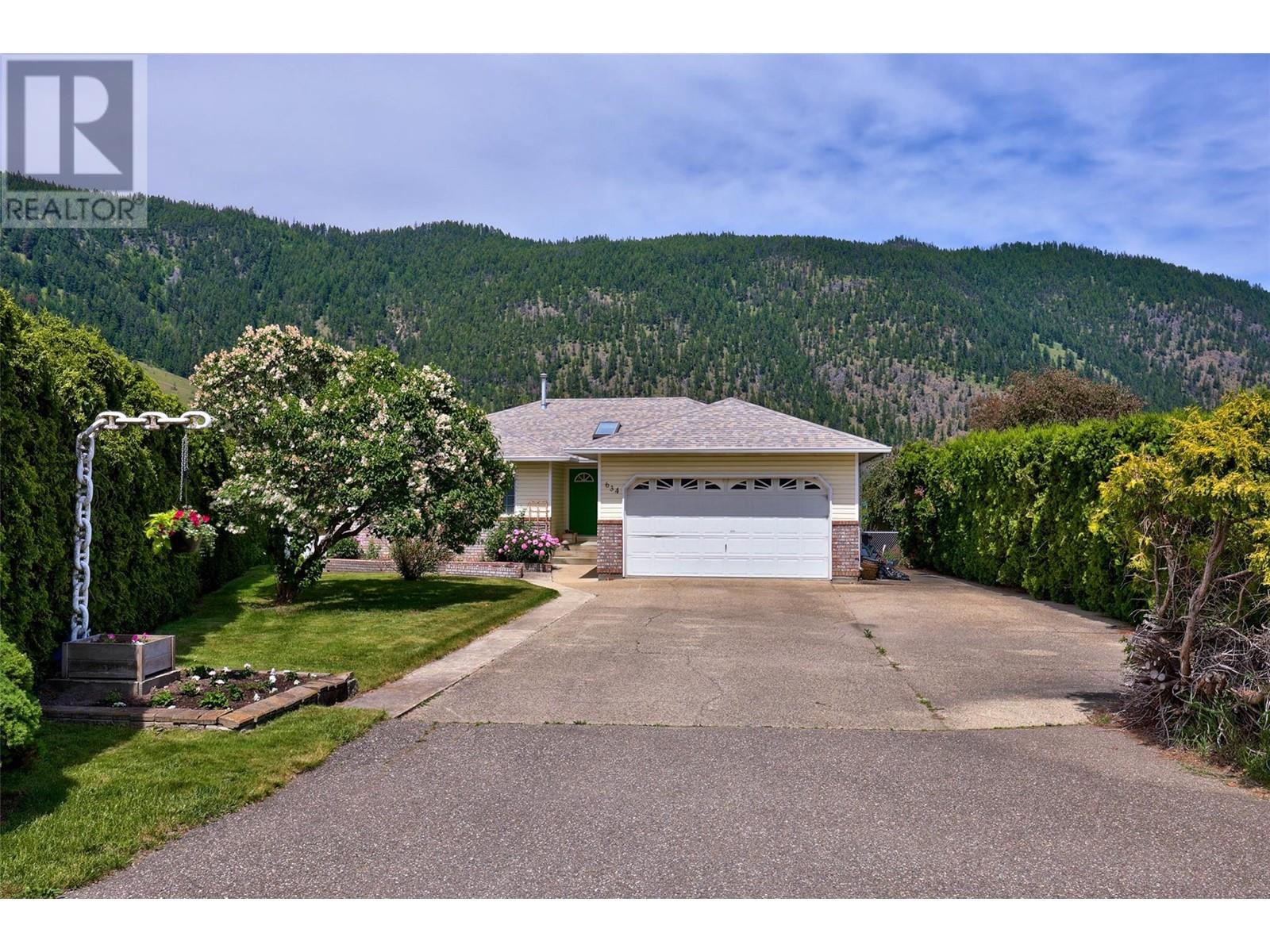 Photo 3 of 634 Hysop Place, Chase BC