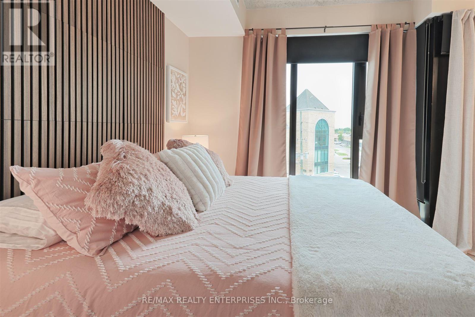 Photo 7 of 410 7 Smith Crescent, Toronto ON