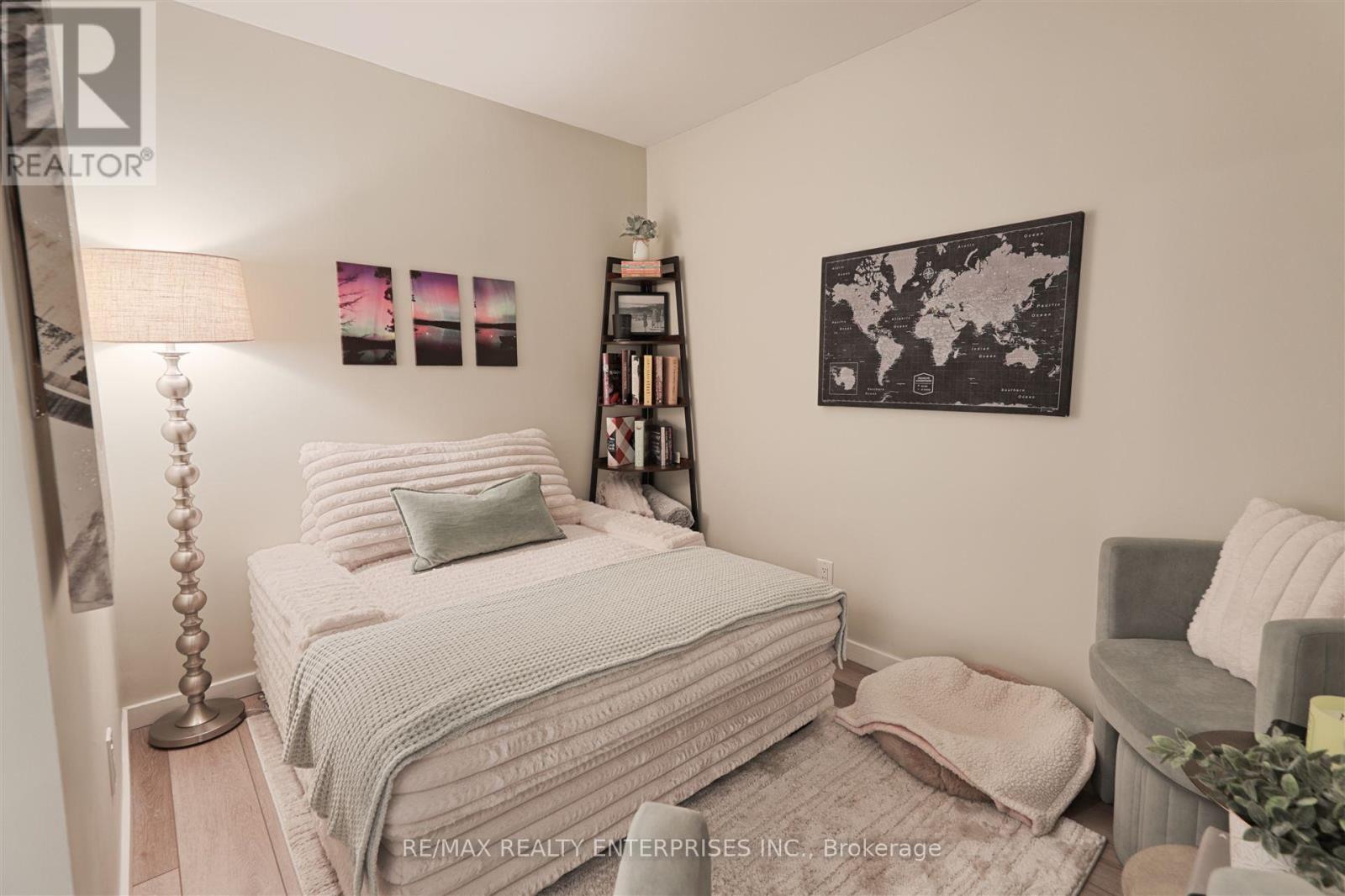 Photo 13 of 410 7 Smith Crescent, Toronto ON
