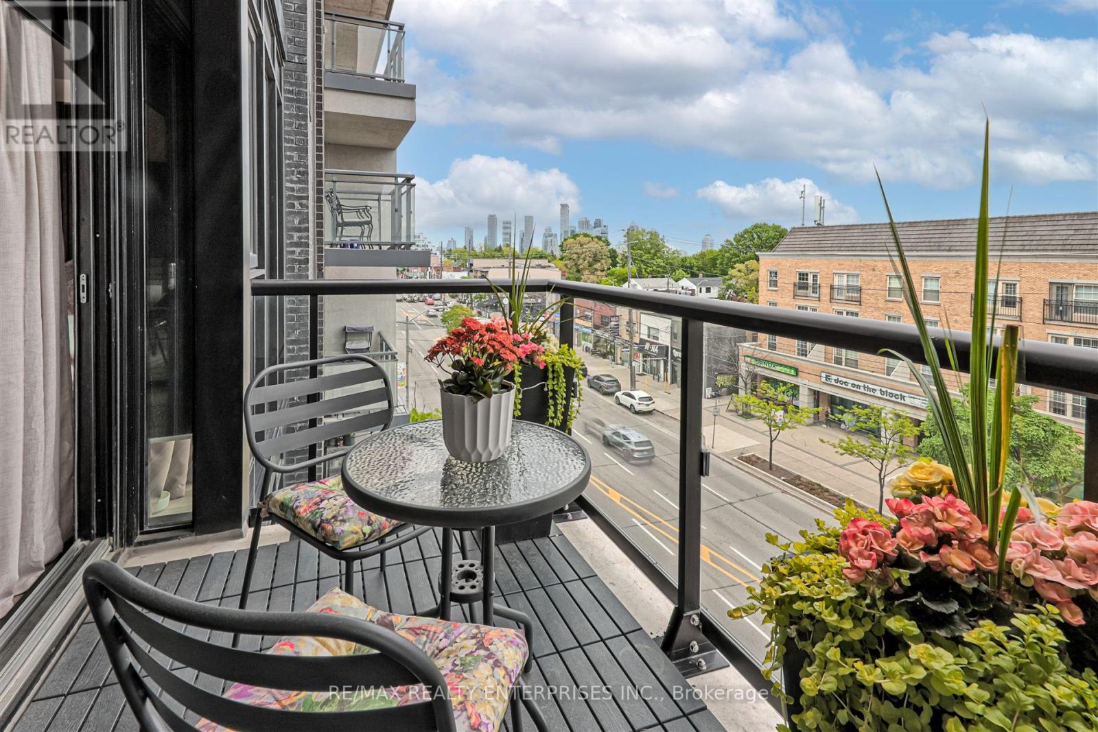 Photo 9 of 410 7 Smith Crescent, Toronto ON
