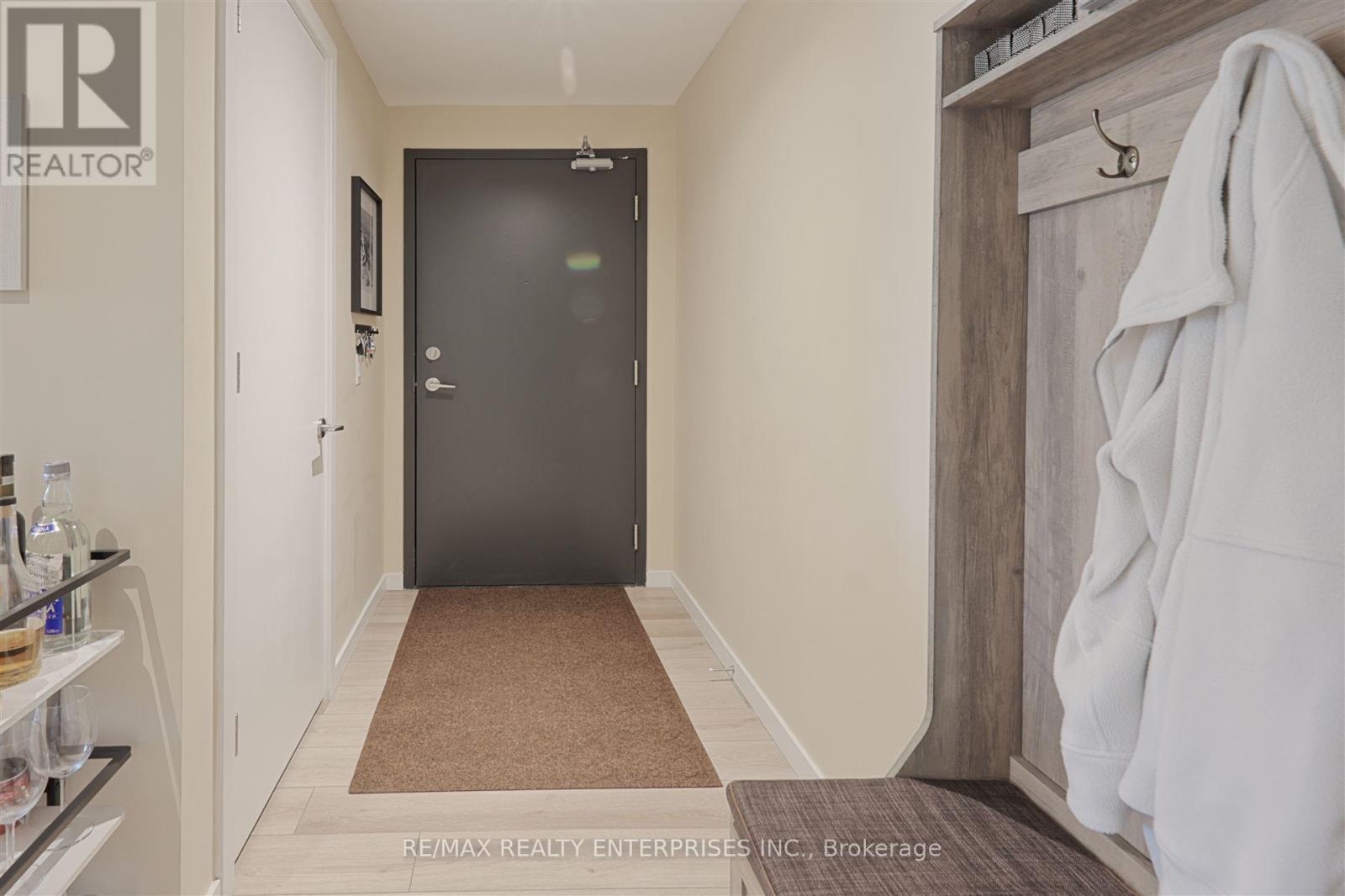 Photo 3 of 410 7 Smith Crescent, Toronto ON