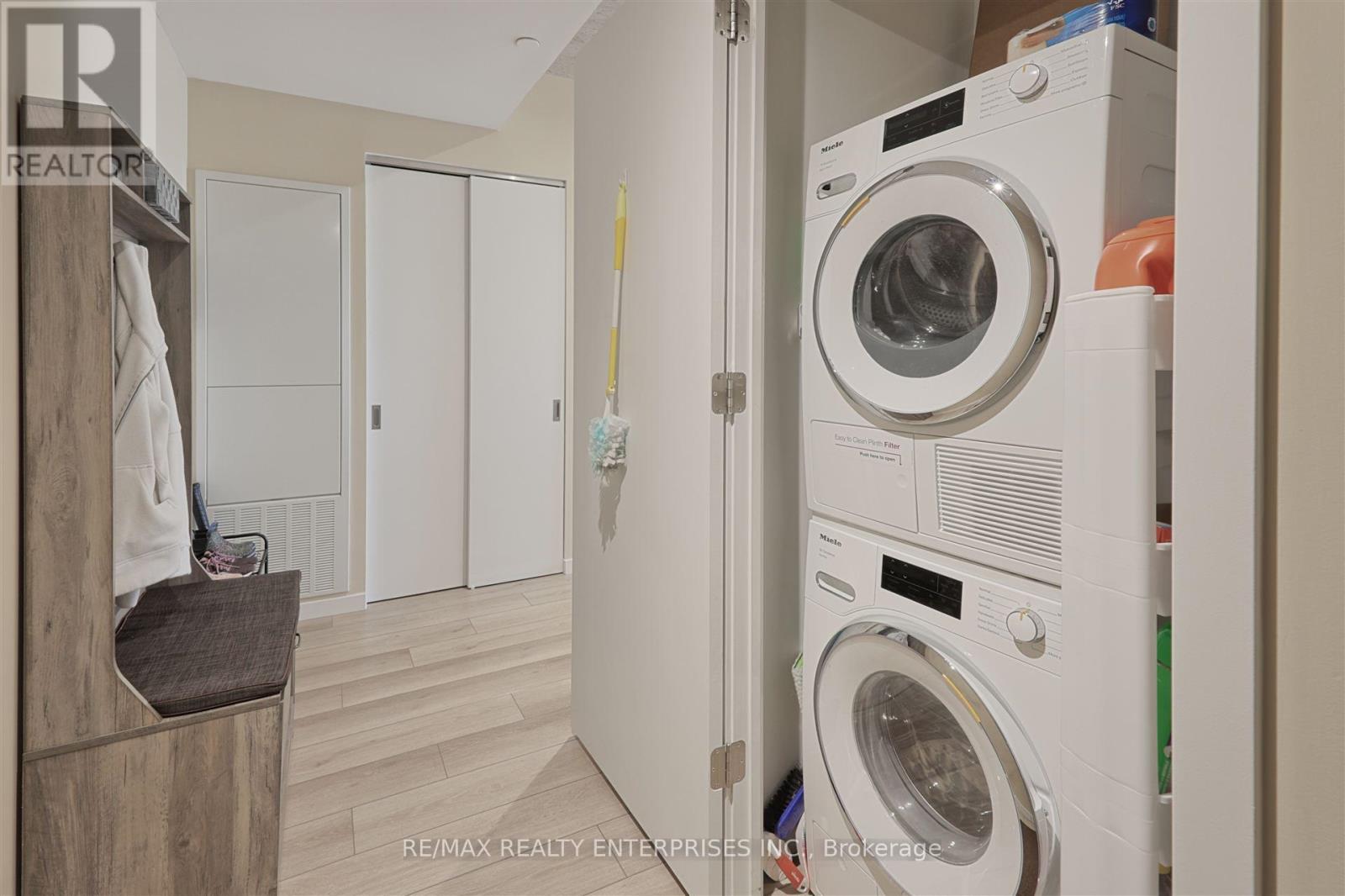 Photo 25 of 410 7 Smith Crescent, Toronto ON