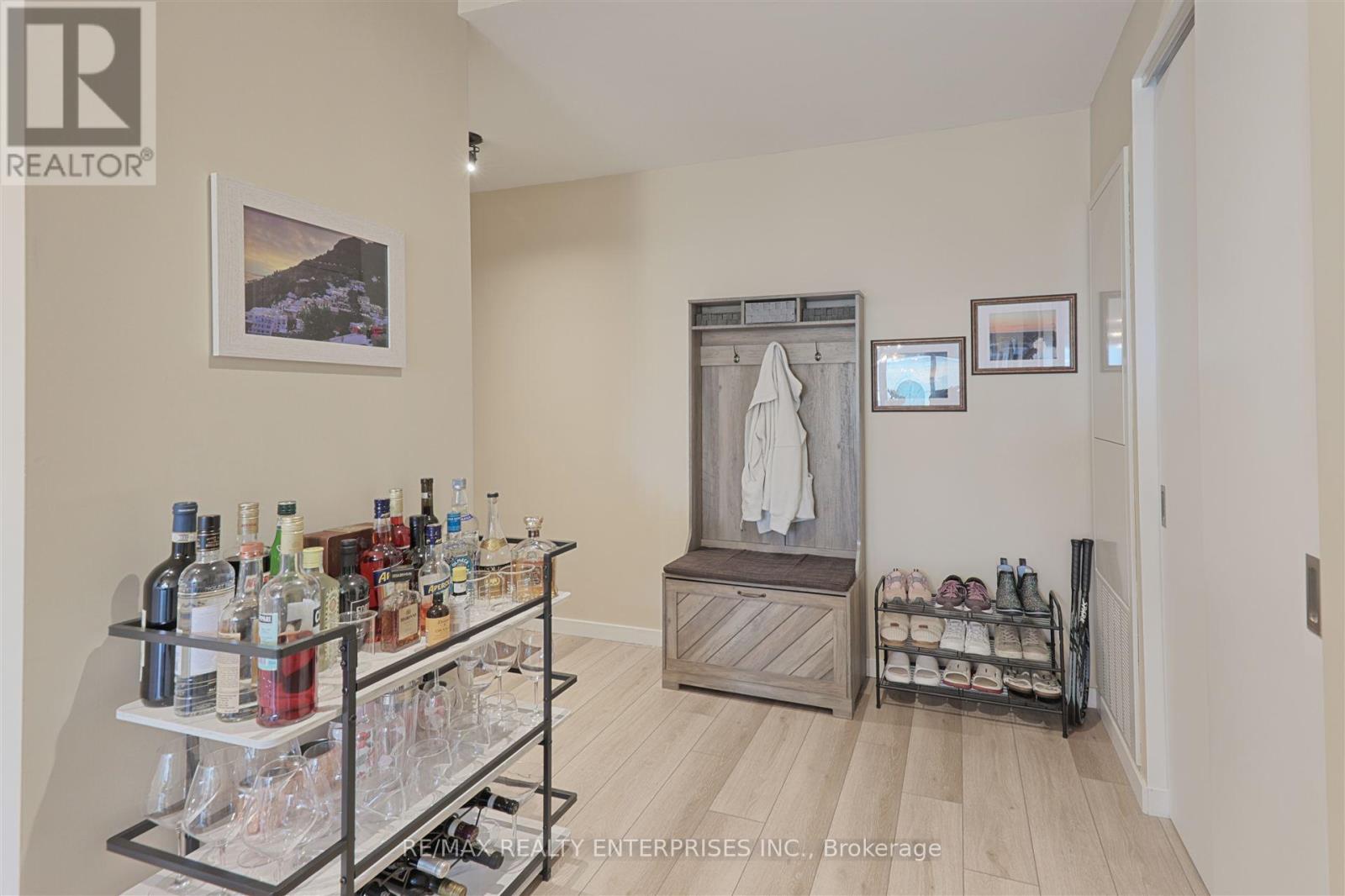 Photo 2 of 410 7 Smith Crescent, Toronto ON