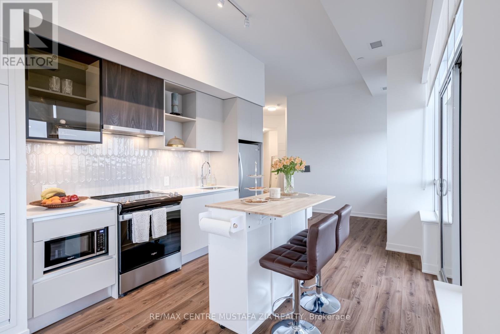 Photo 10 of 217 395 Dundas Street W, Oakville ON