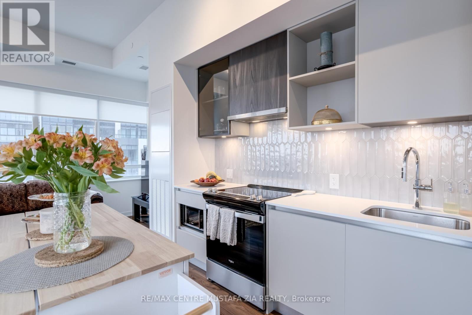 Photo 11 of 217 395 Dundas Street W, Oakville ON