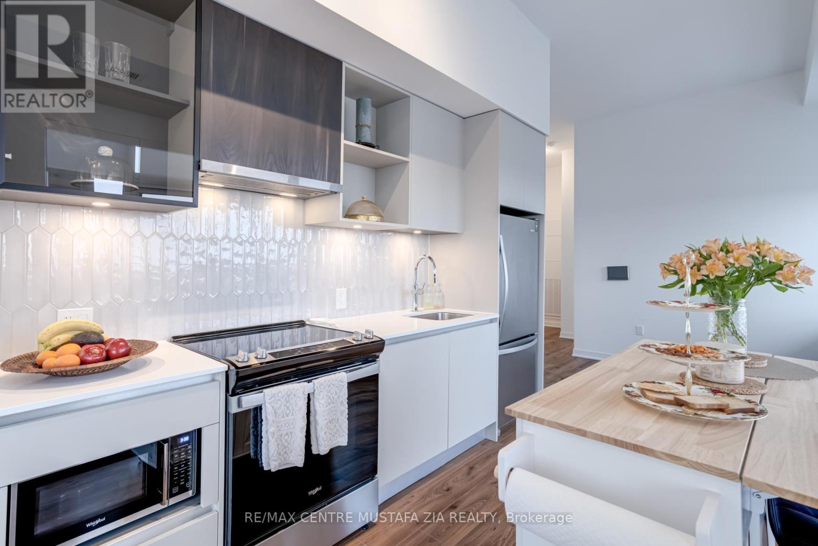 Photo 12 of 217 395 Dundas Street W, Oakville ON