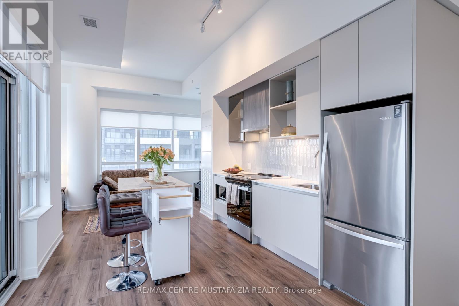Photo 13 of 217 395 Dundas Street W, Oakville ON