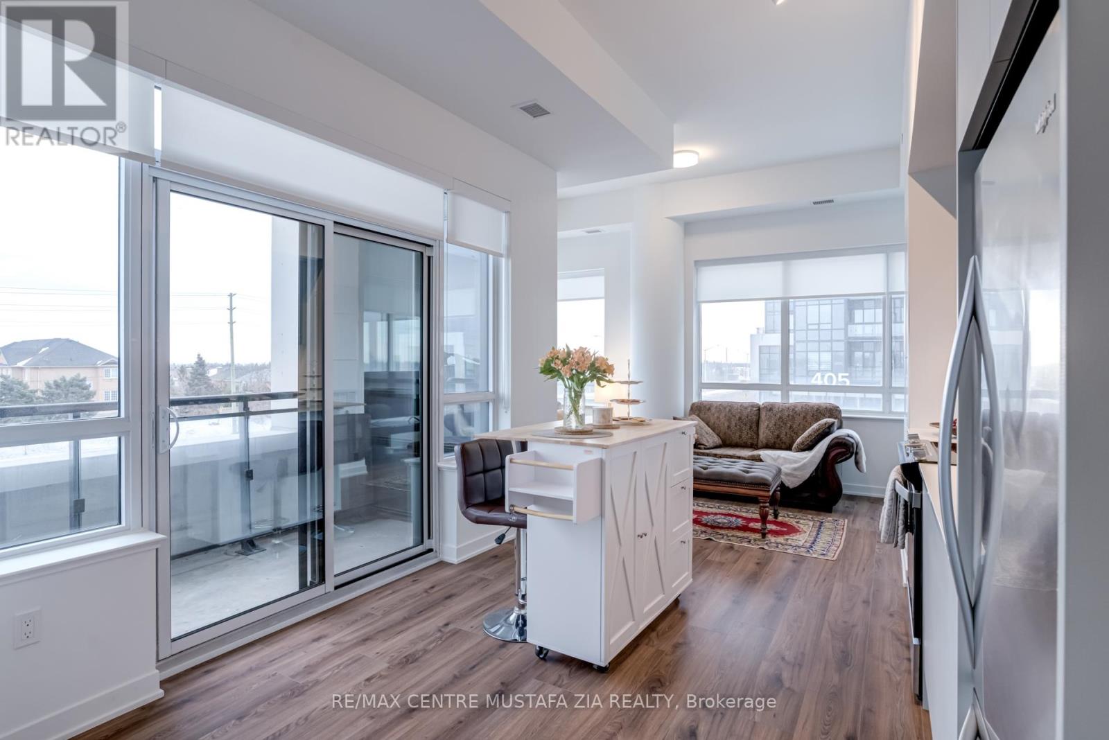 Photo 14 of 217 395 Dundas Street W, Oakville ON