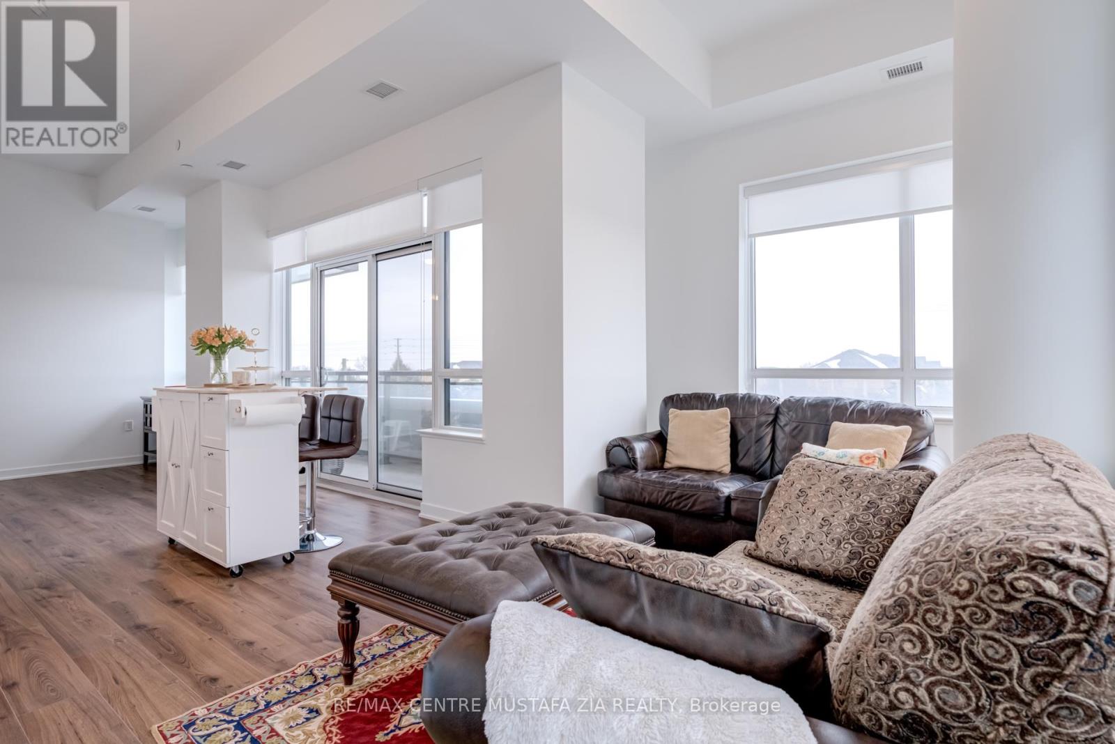 Photo 16 of 217 395 Dundas Street W, Oakville ON
