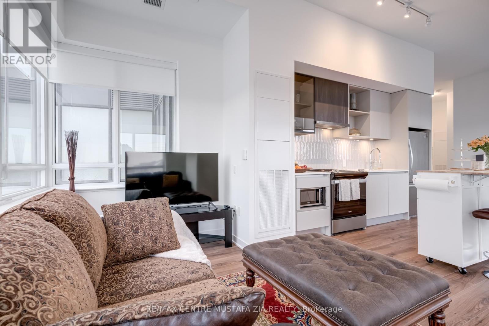 Photo 17 of 217 395 Dundas Street W, Oakville ON