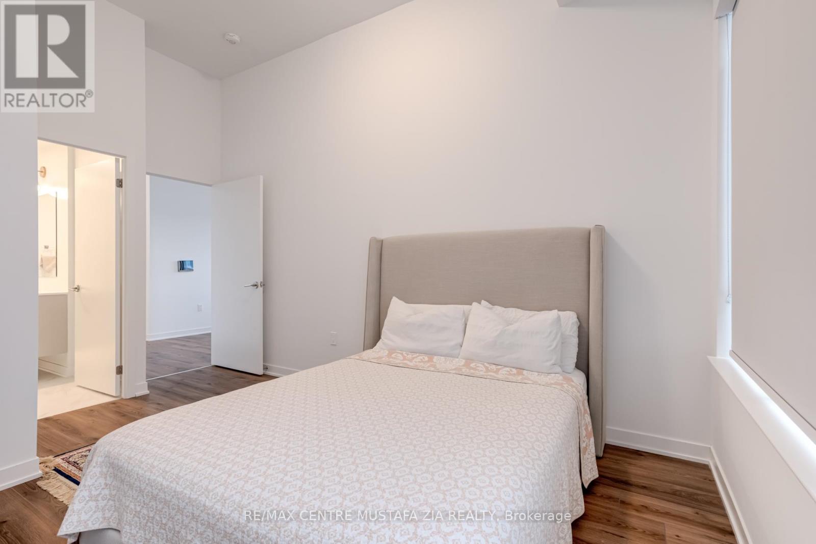Photo 19 of 217 395 Dundas Street W, Oakville ON
