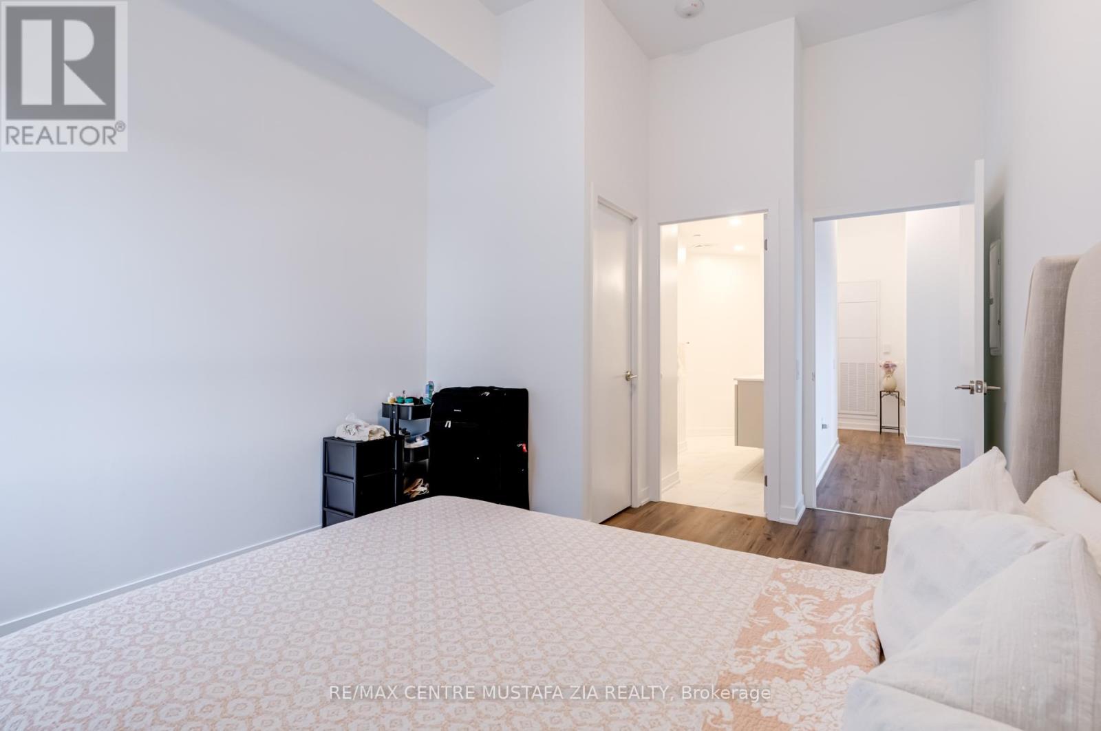 Photo 20 of 217 395 Dundas Street W, Oakville ON