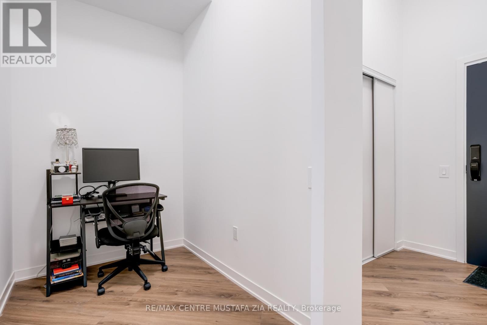 Photo 6 of 217 395 Dundas Street W, Oakville ON