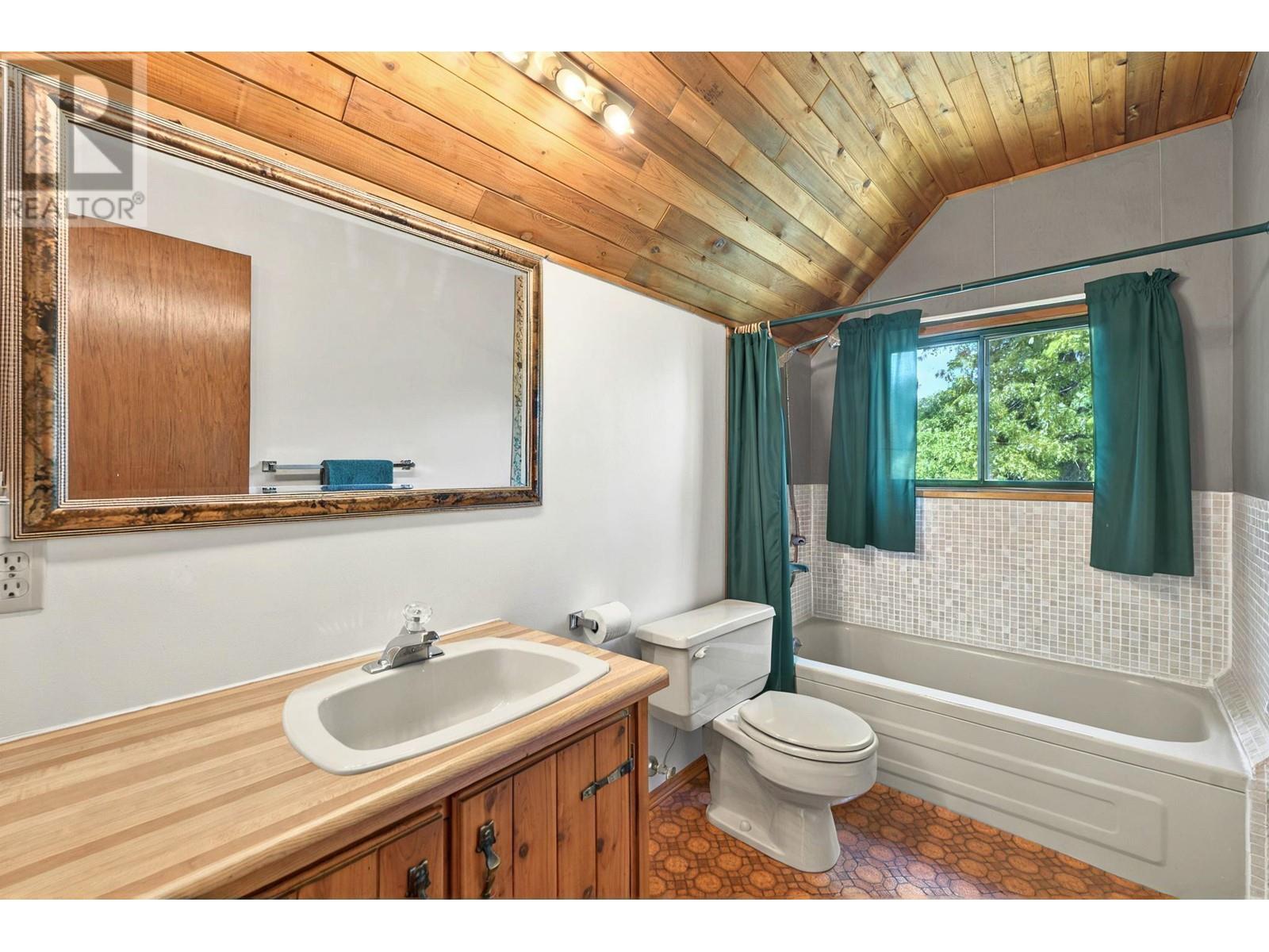 3025 Naramata Road, Naramata