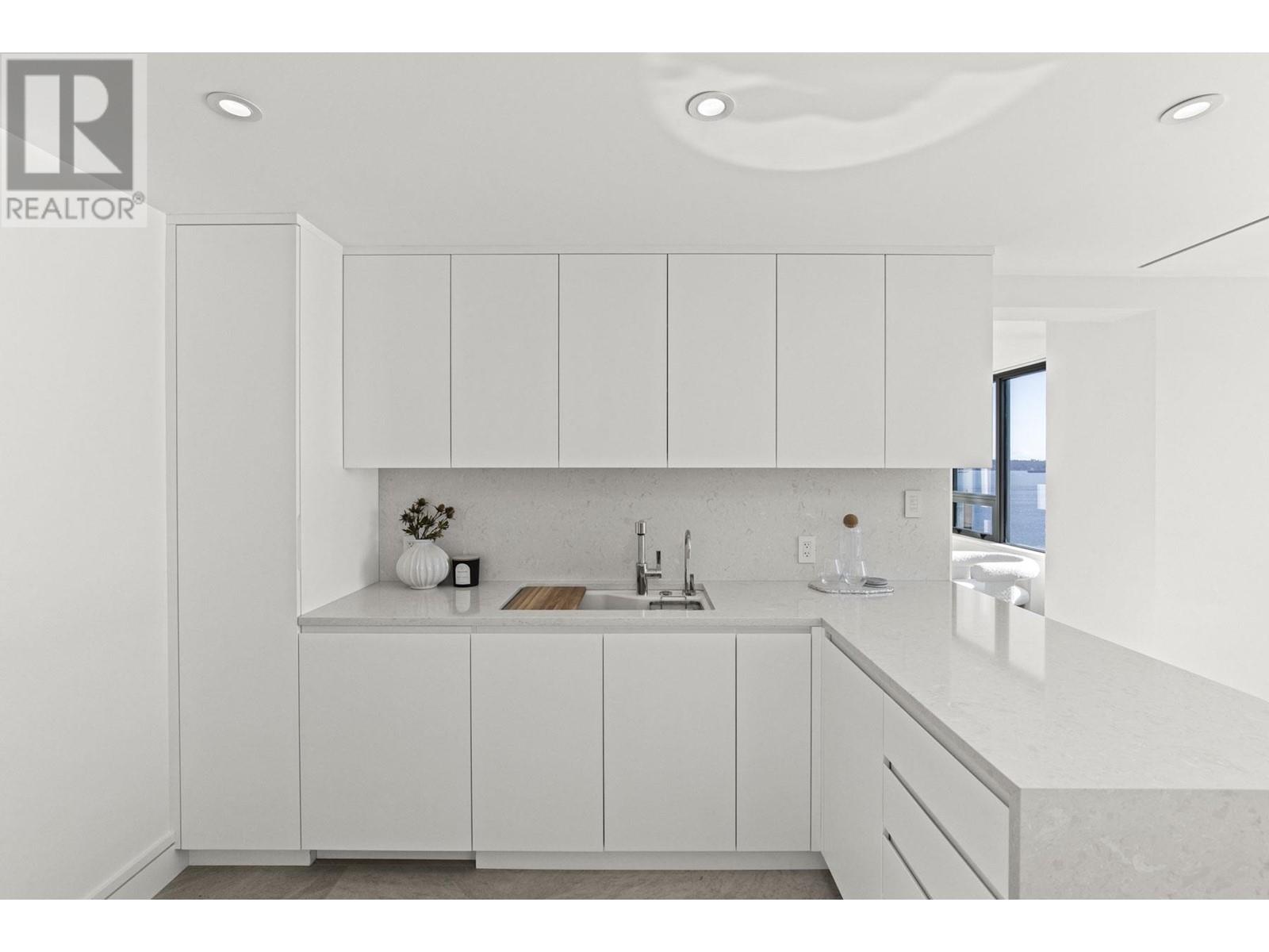 12 2250 BELLEVUE AVENUE, West Vancouver