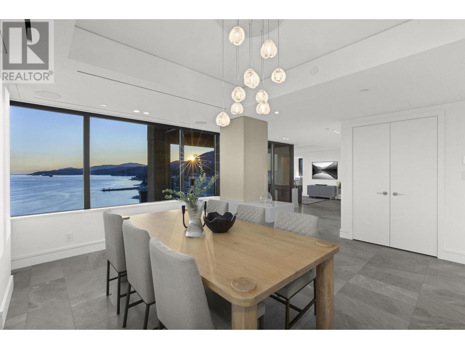 12 2250 BELLEVUE AVENUE, West Vancouver