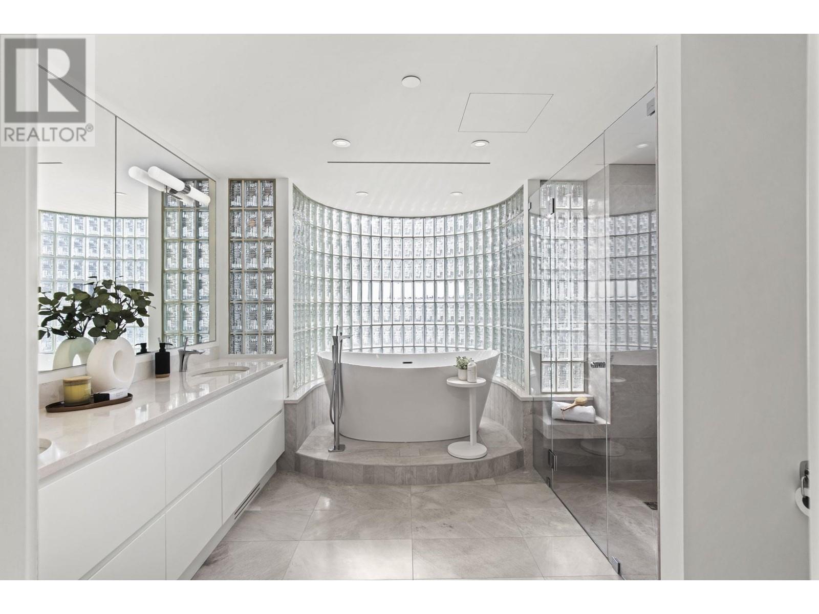 12 2250 BELLEVUE AVENUE, West Vancouver