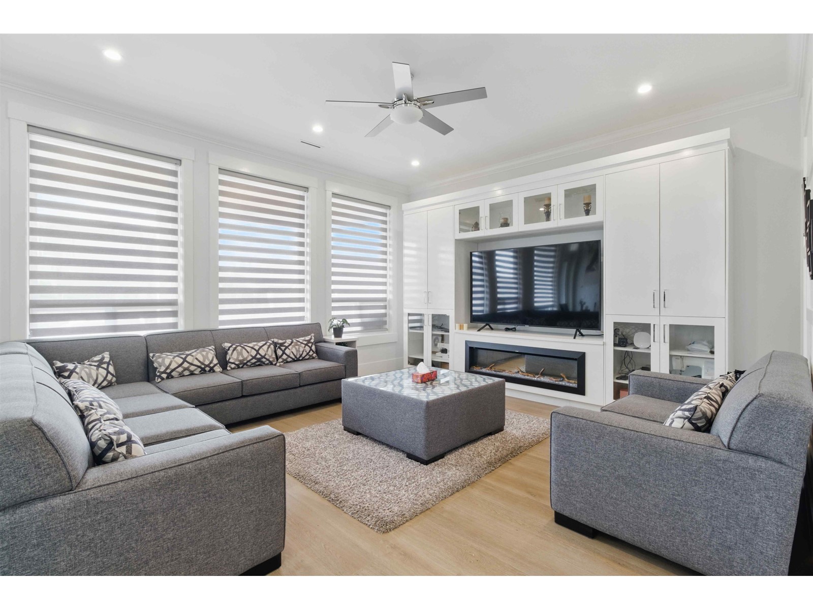 Photo 9 of 27038 25 A Avenue, Langley BC