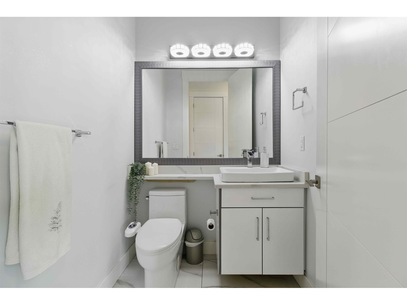 Photo 14 of 27038 25 A Avenue, Langley BC