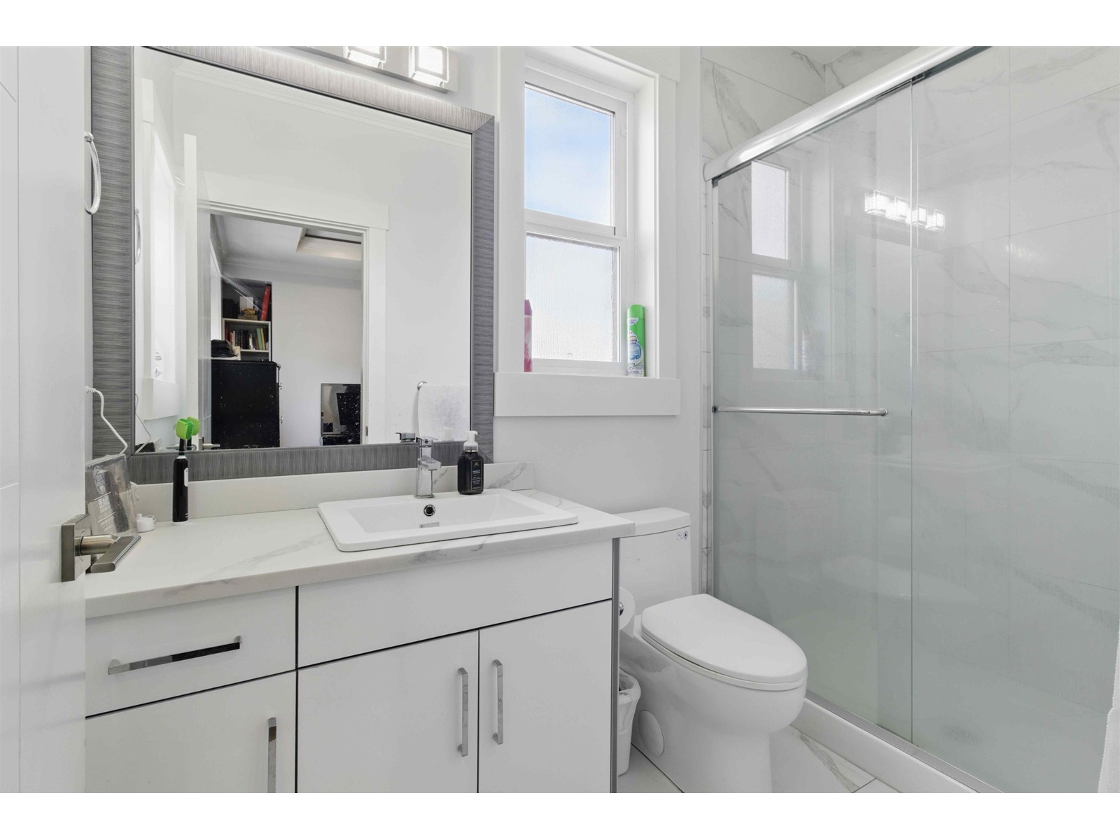 Photo 18 of 27038 25 A Avenue, Langley BC