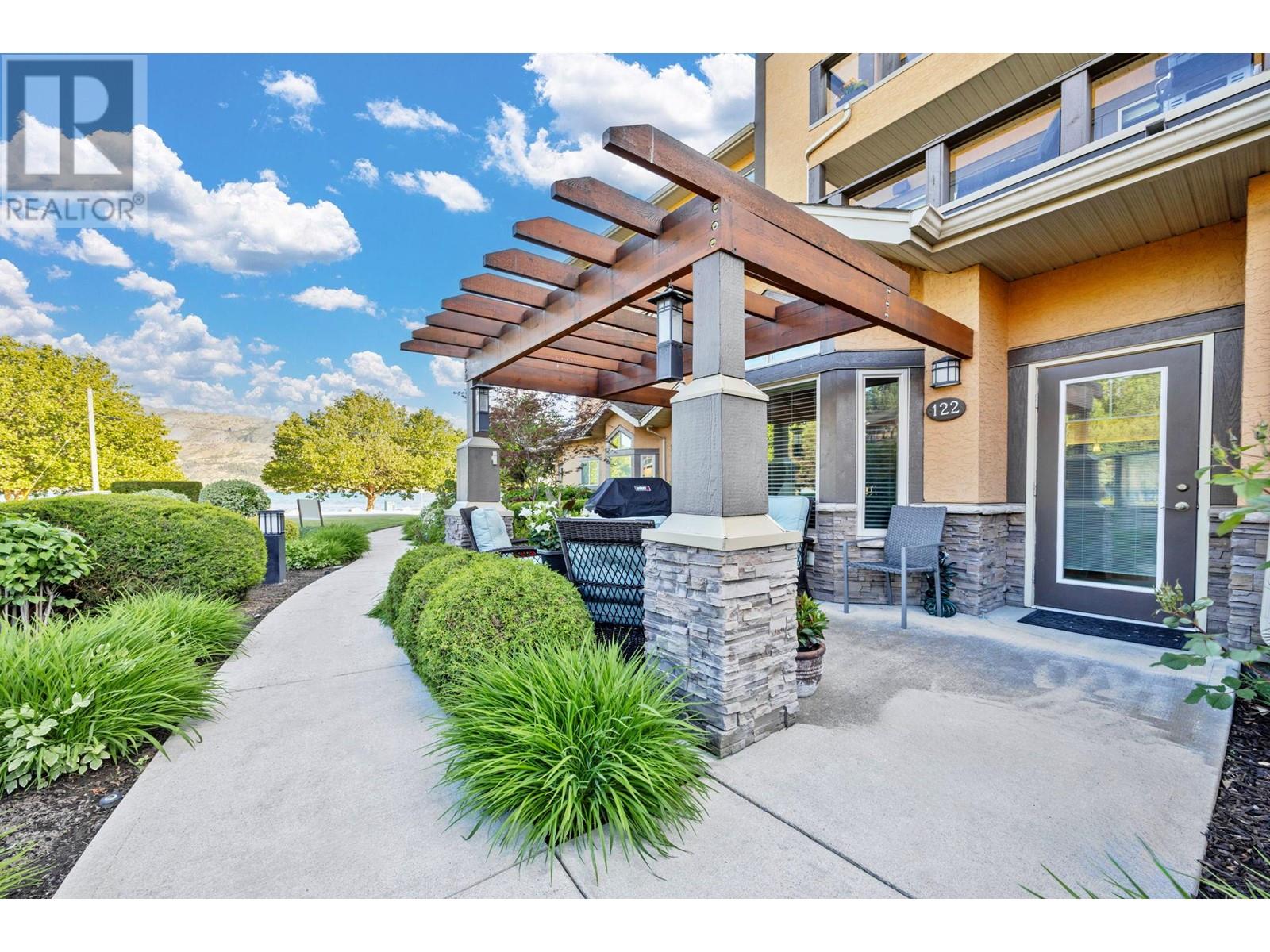 122 3996 Beach Avenue, Peachland