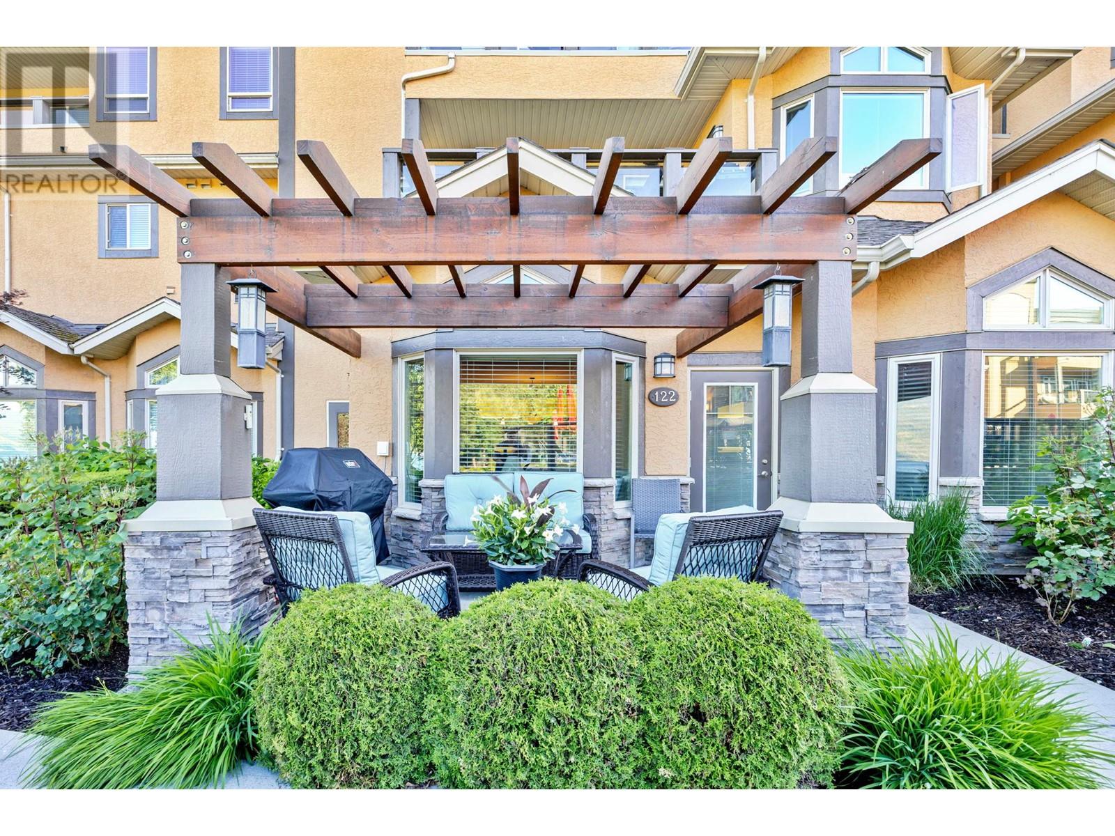 122 3996 Beach Avenue, Peachland
