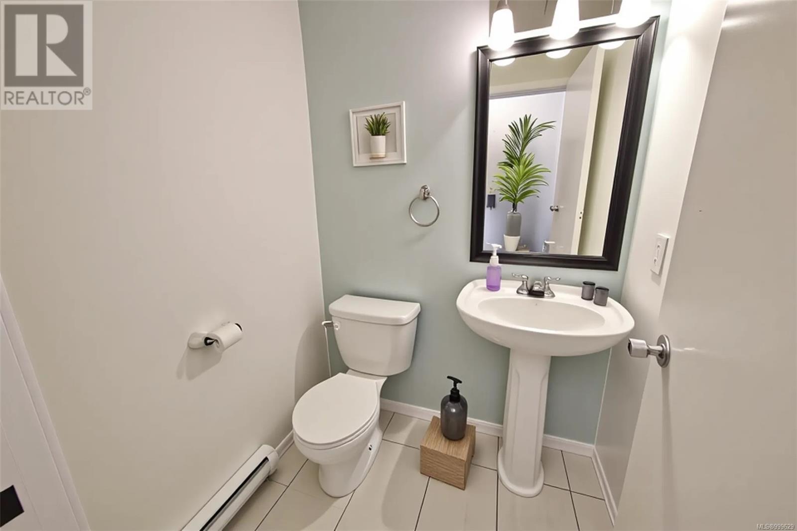 645 Shore Pine Cres, Tofino