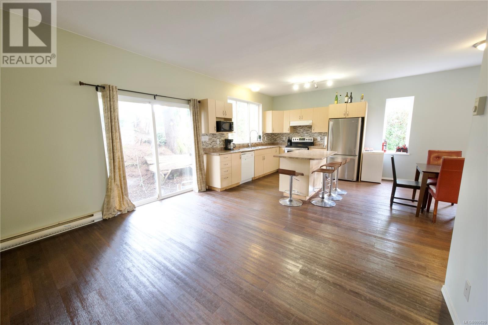 645 Shore Pine Cres, Tofino