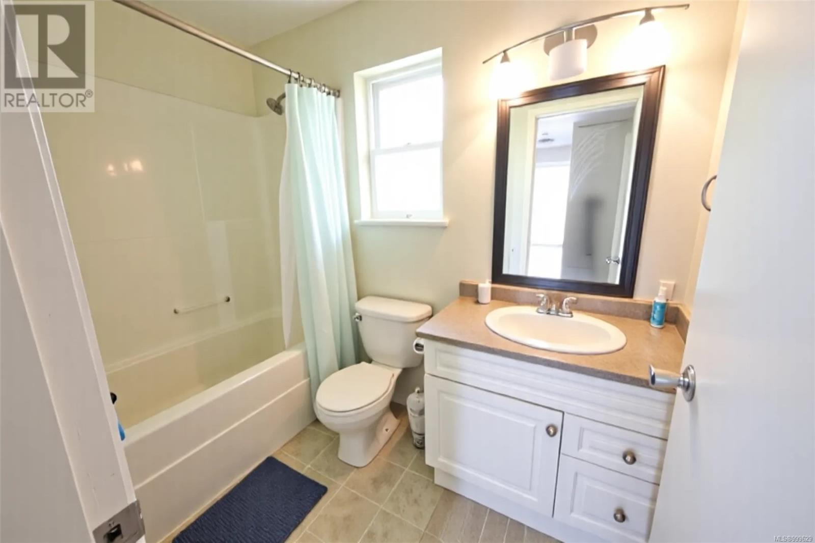 645 Shore Pine Cres, Tofino