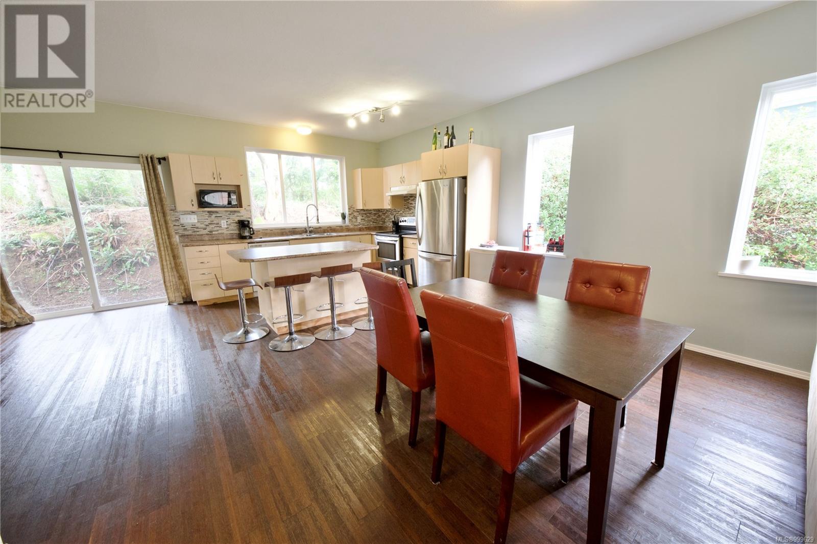 645 Shore Pine Cres, Tofino