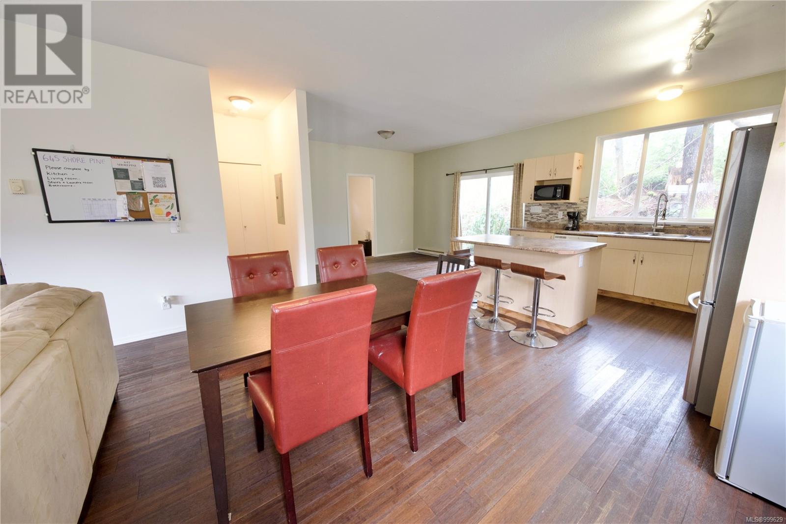 645 Shore Pine Cres, Tofino