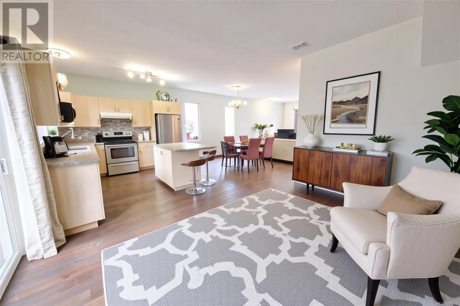 645 Shore Pine Cres, Tofino