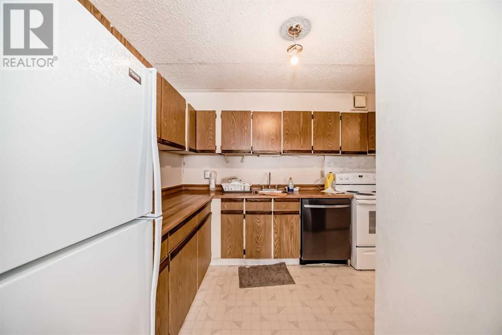 Single Family House for Sale in   Dalton Drive NW Dalhousie Calgary 