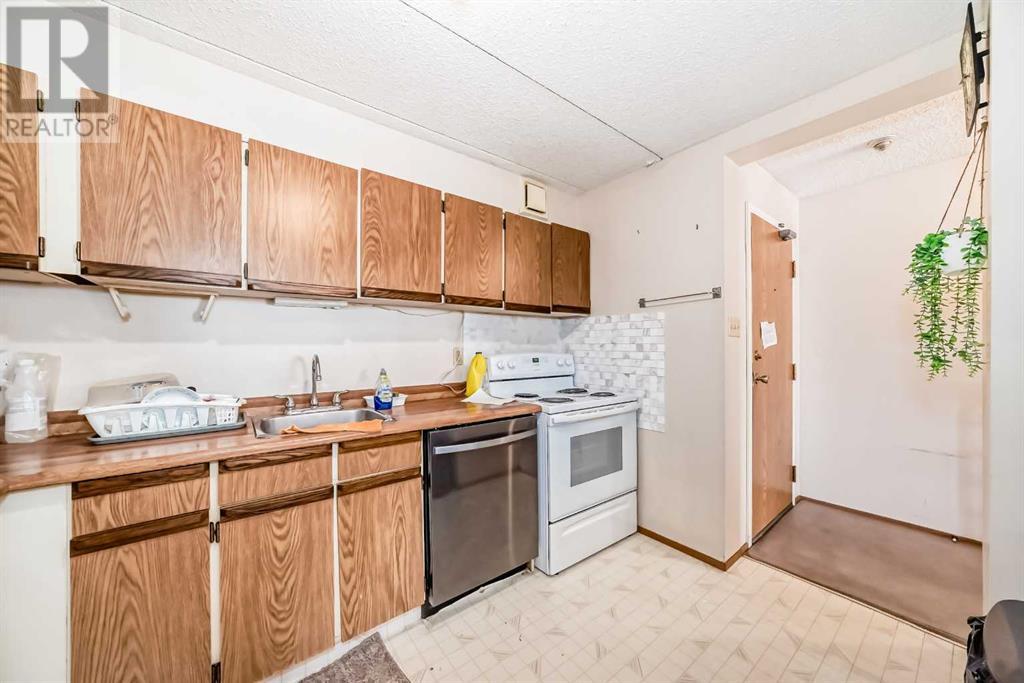Single Family House for Sale in   Dalton Drive NW Dalhousie Calgary 