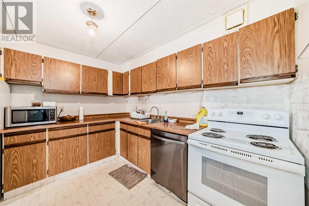 Single Family House for Sale in   Dalton Drive NW Dalhousie Calgary 