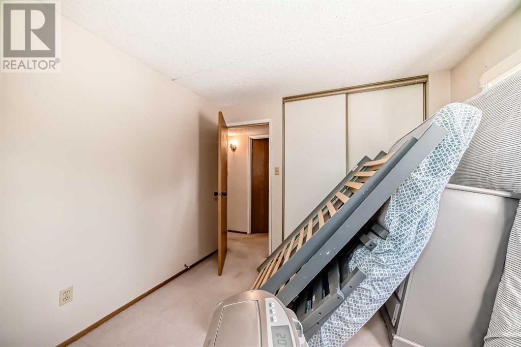 Single Family House for Sale in   Dalton Drive NW Dalhousie Calgary 